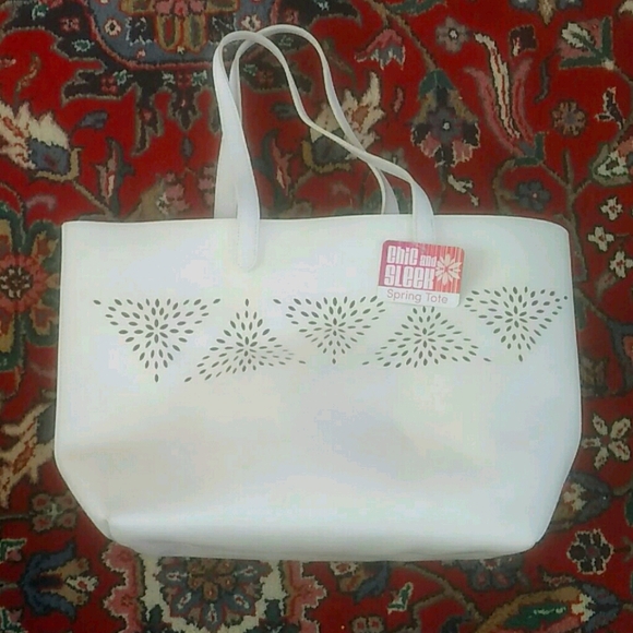 Chic and sleek spring tote - Picture 1 of 5